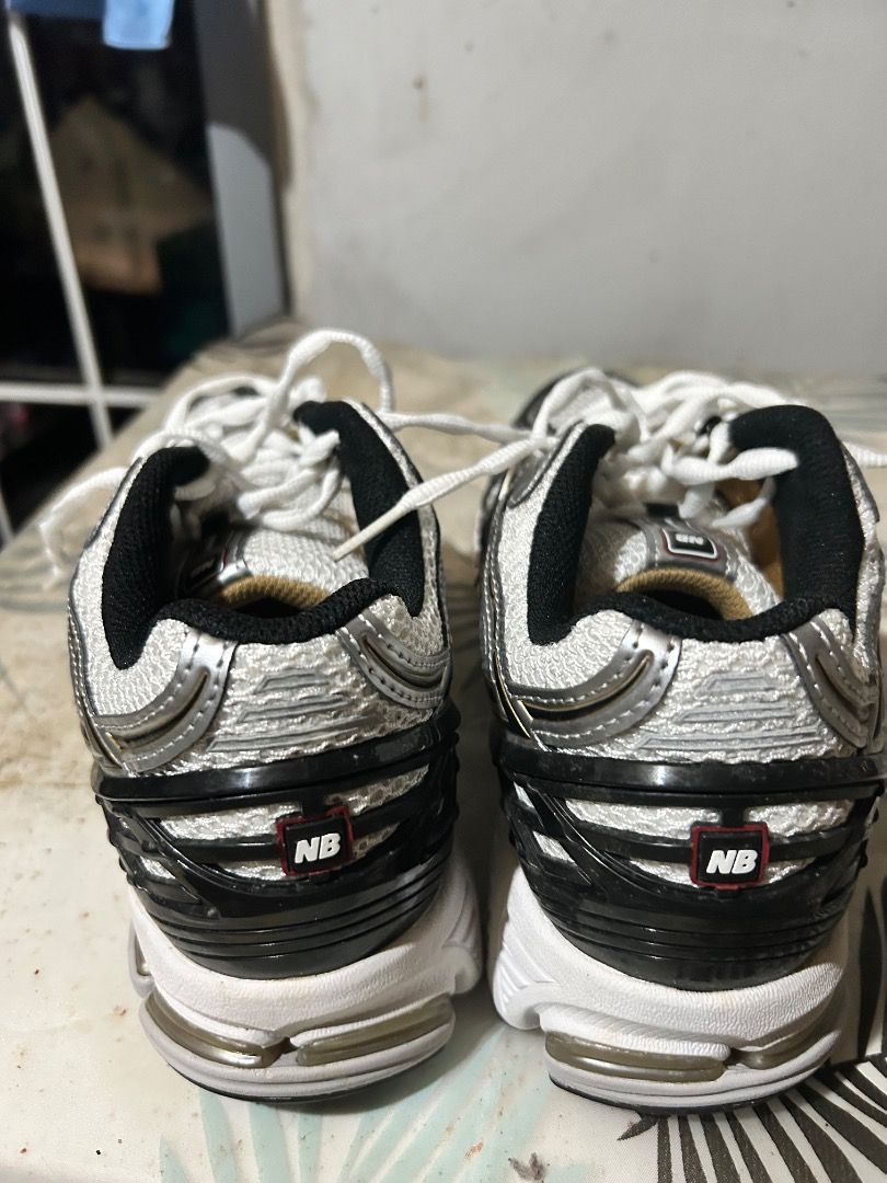 1906r (Category: Sneakers) located in Caloocan City. Submitted by badongkadongs (Listing ID 1462685381, Image 3). Description: Rush sale 1906r.