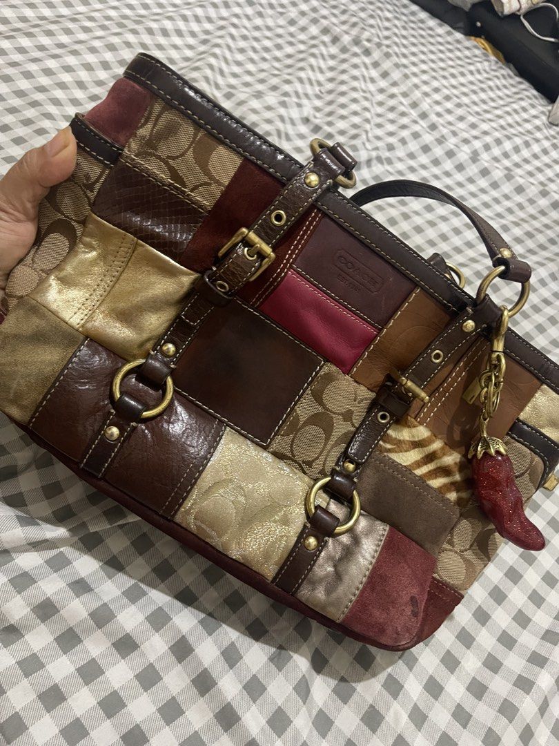 2006 Coach Signature Patchwork Tote (Category: Tote Bags) located in Manila. Submitted by pray.loved.life (Listing ID 1462854635, Image 2). Description: Rank - B pero super pretty pa rin ❤️.