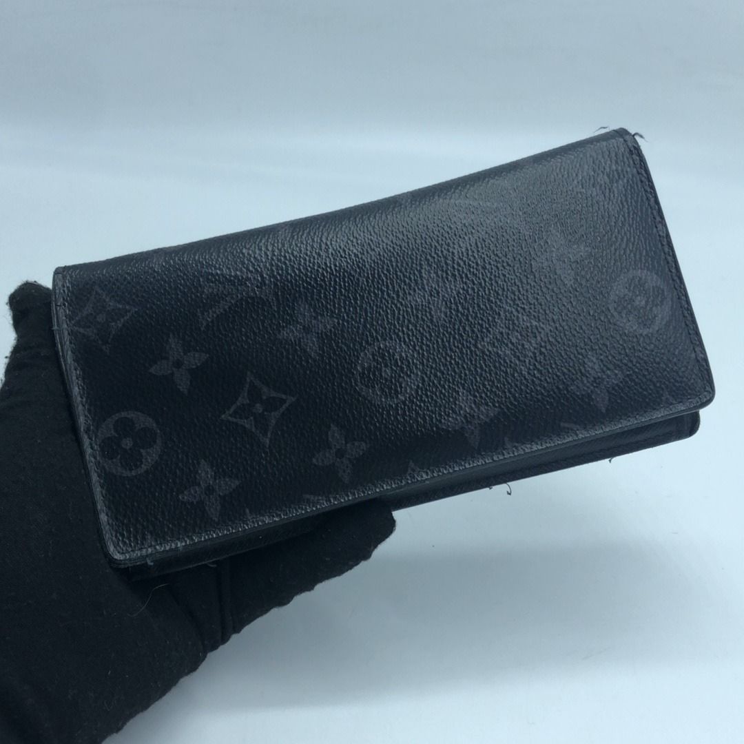267009170 LOUIS VUITTON SLG ECLIPSE BRAZZA LONG WALLET RFID MB0414B (Category: Luxury Bags & Wallets) located in Taguig. Submitted by ecoring.ph (Listing ID 1462800586, Image 1). Description: ◆CONDITION: B- ◆DESCRIPTIONS: (Other defects/info:) OUTER The body of the wallet has scratches, scuffs, stains, dirt, press marks, deformed, wrinkled, and shows sign of heavy use. The rubber lining and edges have scratches, scuffs, cracks, chips, fraying, pr