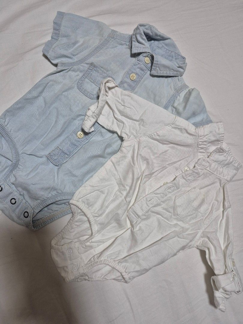 2x Baby Boy Bodysuits - White & Blue (Category: Babies & Kids Fashion) located in Santo Tomas. Submitted by bellaswann18 (Listing ID 1462785468, Image 1). Description: white is longsleeve 0-3 mos, pwede sa photoshoot, with some stain due to storage pero mawawala if wash brand is baby Junior (a UAE brand) blue is 6 mos and up, OShkosh.