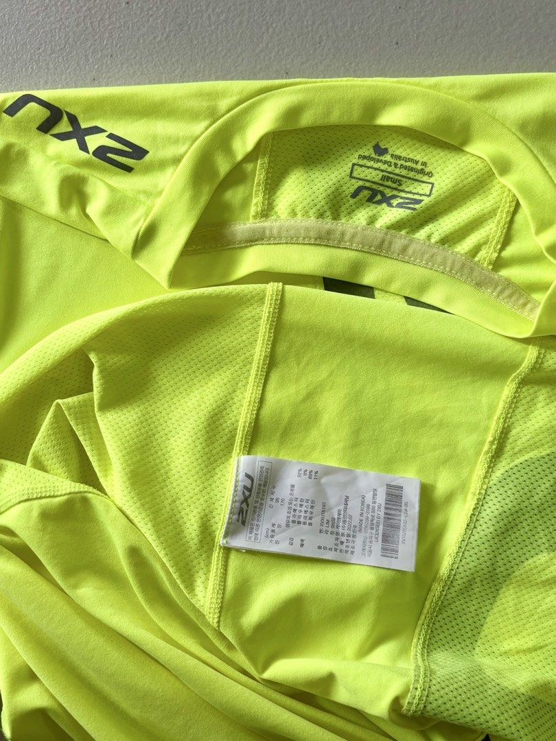 2XU Performance T-Shirt - Neon Yellow - Size Small (Category: Tshirts & Polo Shirts ) located in Iloilo. Submitted by oddforest.c9c7d5 (Listing ID 1462692995, Image 1). Description: - Brand new 2XU performance t-shirt - Bright neon yellow color - Ideal for running and workouts - Made with breathable fabric - Size: Small - Original price tag still attached - can fit up to Large size.