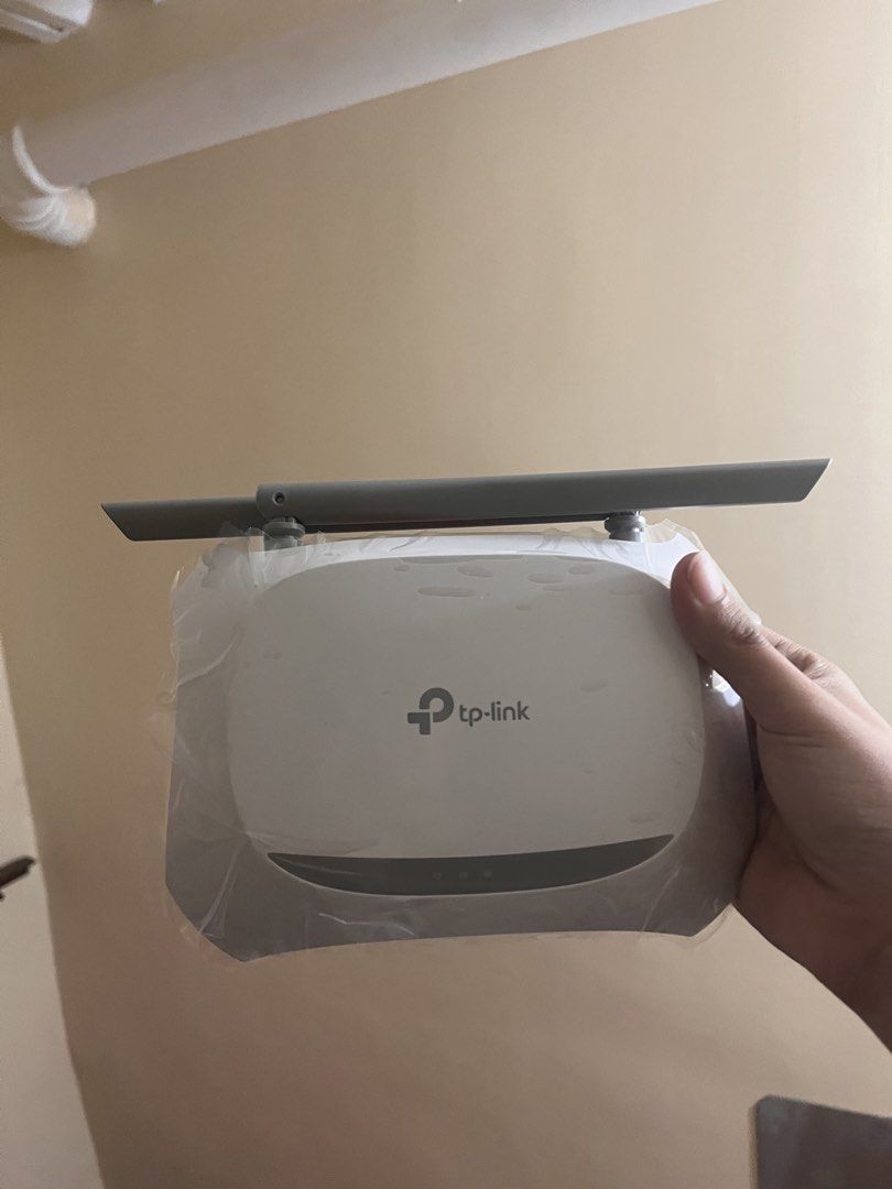 300 Mbps Wireless N Router (Category: Electrical, Adaptors & Sockets) located in Quezon City. Submitted by yannahfayepascual (Listing ID 1462705497, Image 1). Description: Never used Reason for selling: Not compatible .
