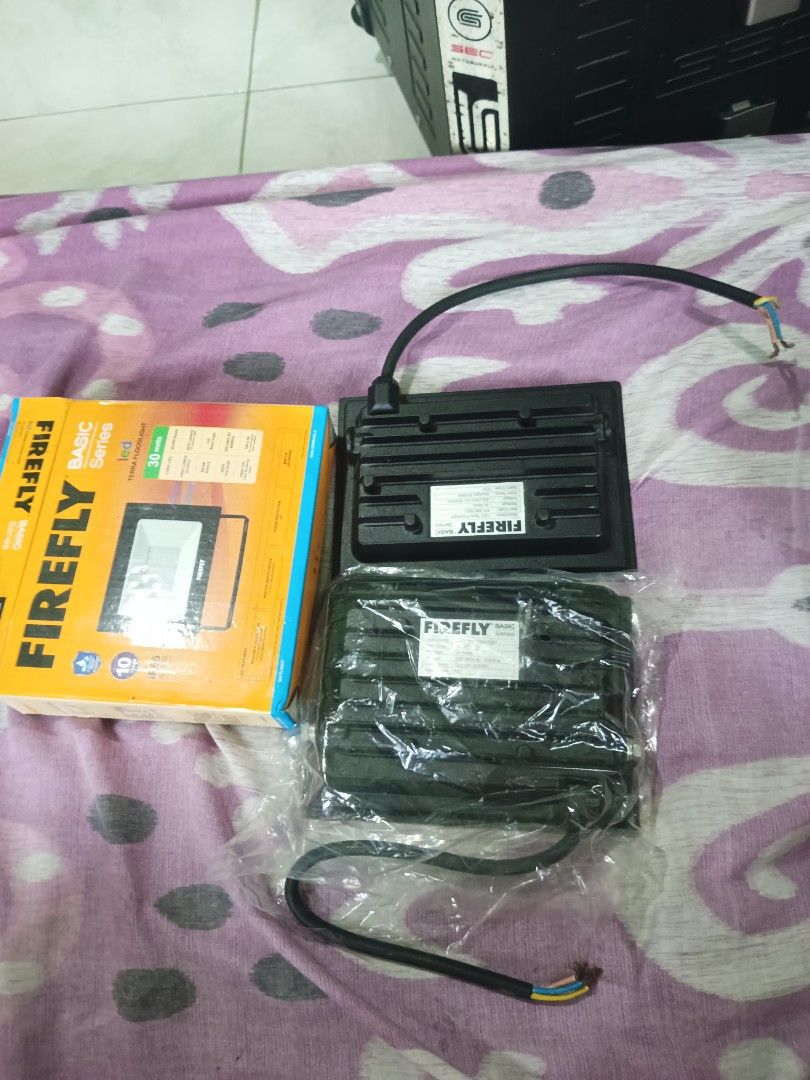 30 Watts LED LIGHTS NOT SOLAR (Category: Lighting) located in Cavite. Submitted by mythriftshoppe (Listing ID 1462815196, Image 2). Description: Good as new 1 nalang may Box Bago pa. Hindi nagamit. mali naorder kaya Hindi nagamit. 2 for 1k.