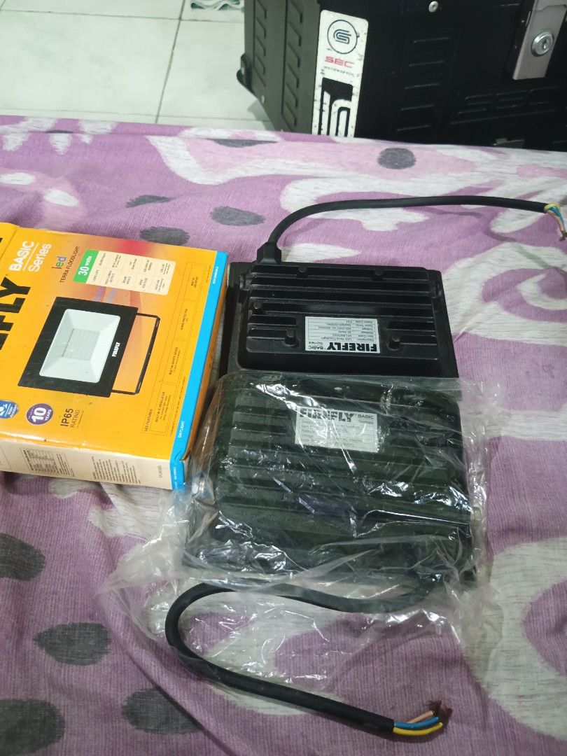 30 Watts LED LIGHTS NOT SOLAR (Category: Lighting) located in Cavite. Submitted by mythriftshoppe (Listing ID 1462815196, Image 1). Description: Good as new 1 nalang may Box Bago pa. Hindi nagamit. mali naorder kaya Hindi nagamit. 2 for 1k.