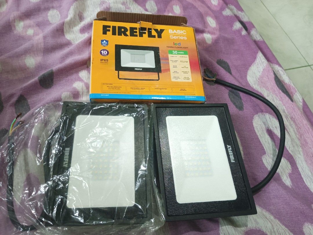 30 Watts LED LIGHTS NOT SOLAR (Category: Lighting) located in Cavite. Submitted by mythriftshoppe (Listing ID 1462815196, Image 3). Description: Good as new 1 nalang may Box Bago pa. Hindi nagamit. mali naorder kaya Hindi nagamit. 2 for 1k.