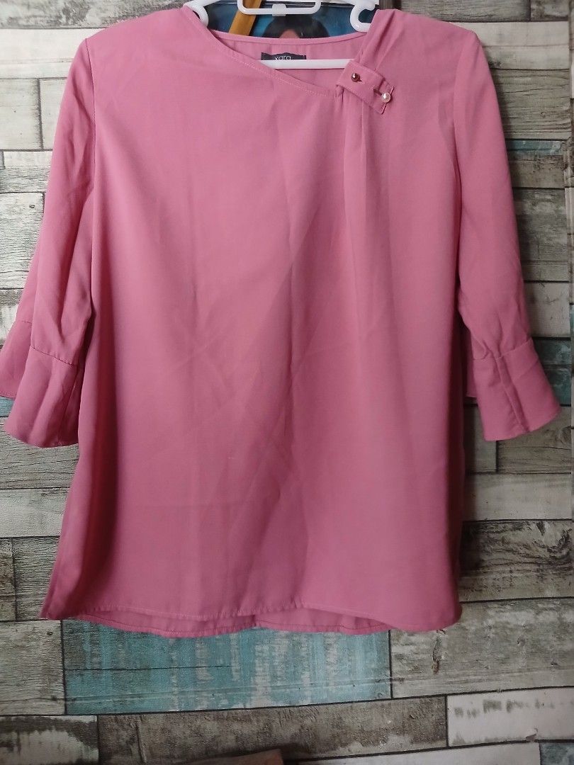 3/4 blouse (Category: Blouses) located in Iloilo. Submitted by epictiger_d61a4a (Listing ID 1462711931, Image 2). Description: .