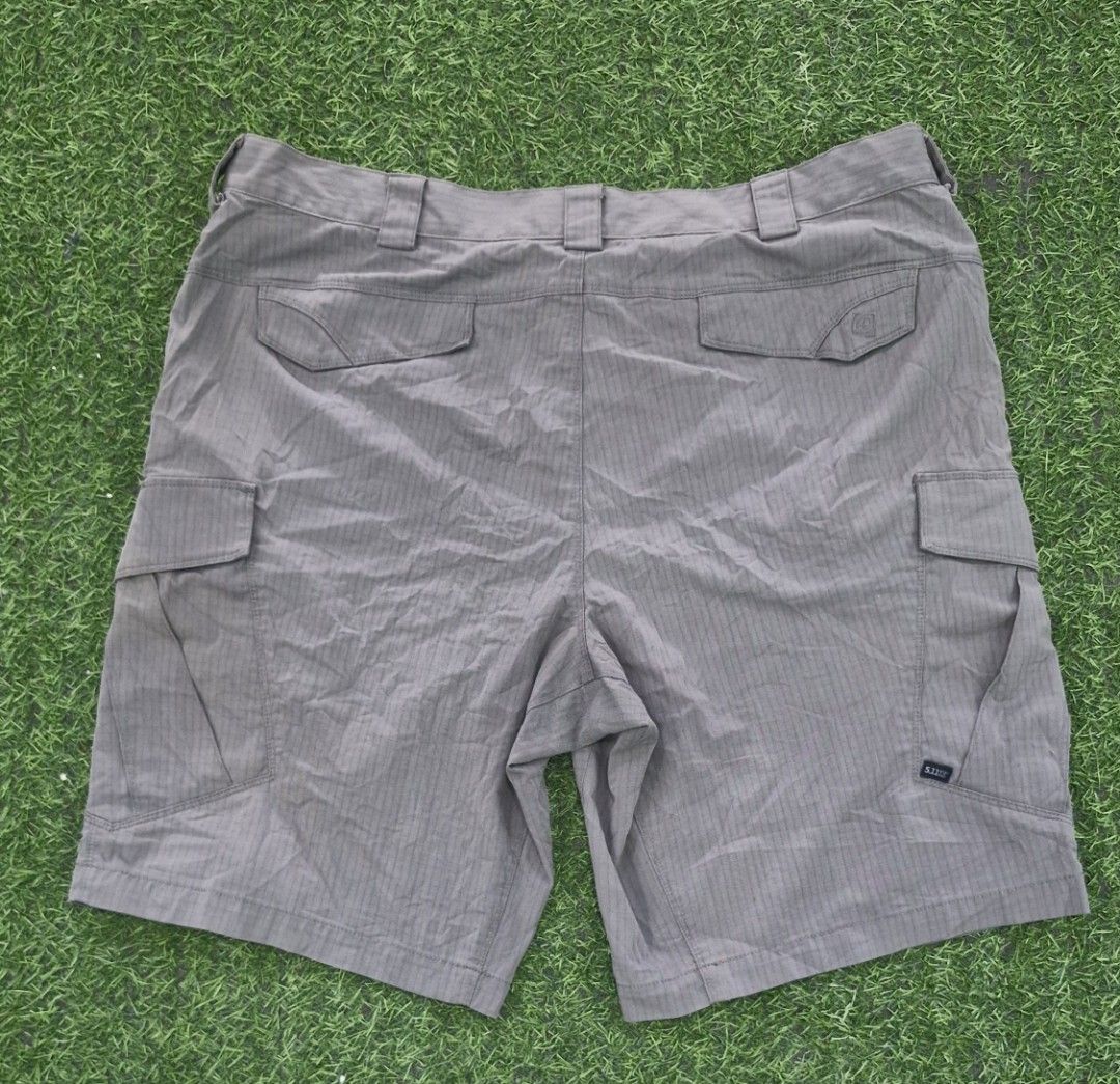 5.11 tactical short (Category: Shorts) located in Pili. Submitted by the_g_thrift (Listing ID 1462770080, Image 1). Description: 5.11 tactical short size 40 on tag size: 42 tape measure length: 22 hem: 13.