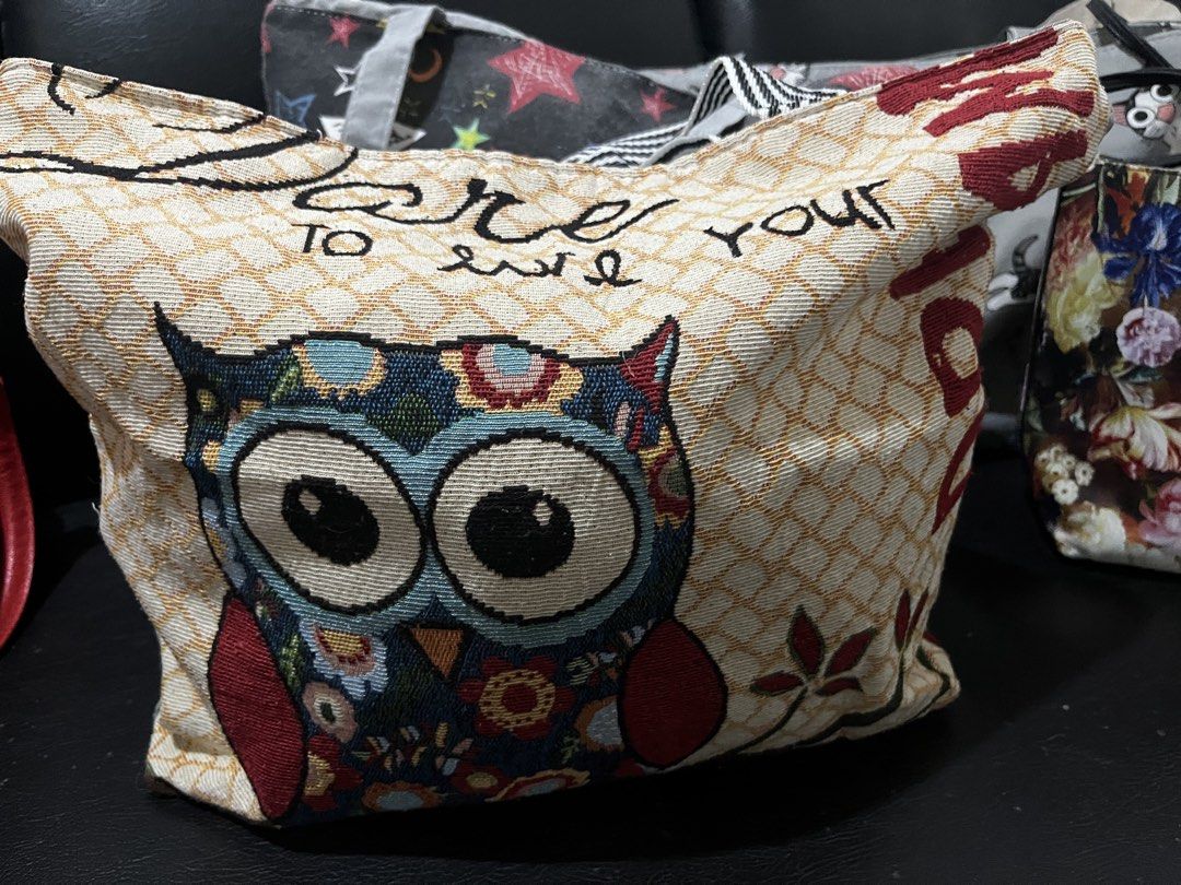 6 bags bundle (Category: Luxury Bags & Wallets) located in Bansalan. Submitted by jhalmar (Listing ID 1462776433, Image 2). Description: Bundle 6 bags for a price of only 600.
