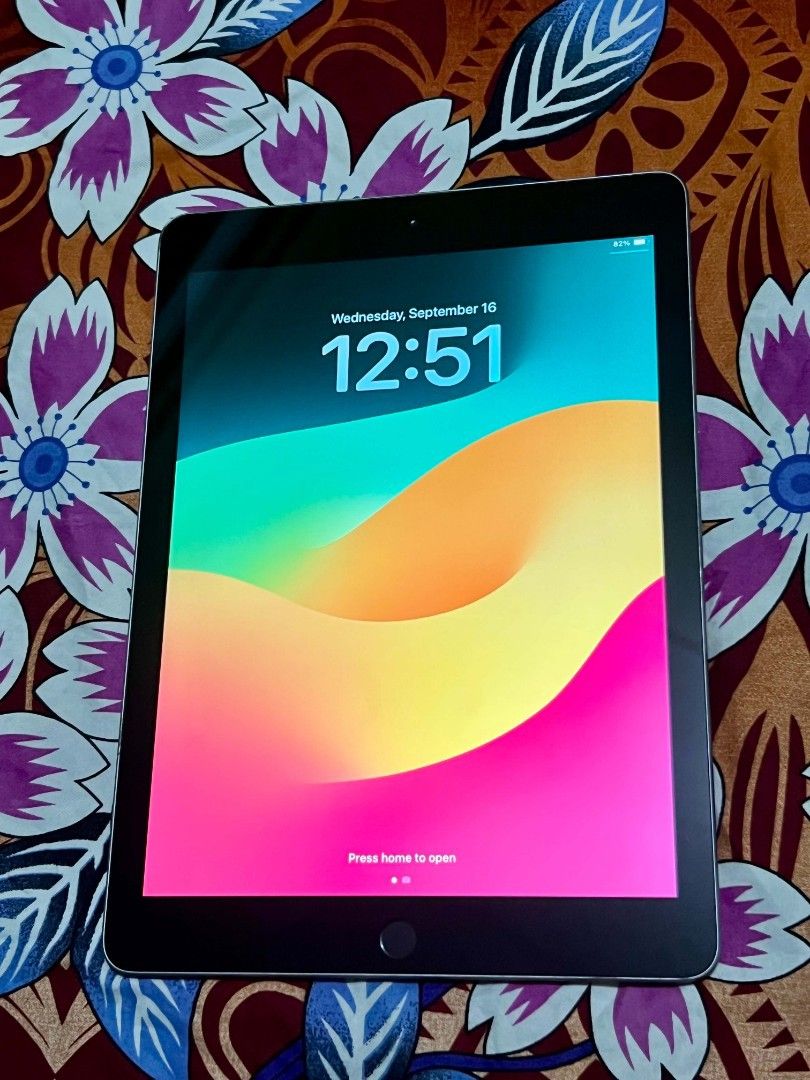 6thgen 32gb ios17 (Category: iPad) located in Makati City. Submitted by sohaifabanto (Listing ID 1462869186, Image 1). Description: ipad 6thgen 32gb ios17 9'7inch 2ndhand , No issue 100% Original , unli reset camera front&back malinaw multitasking , livephotos working apple pencil scribble working wifi use no slotsim . test to sawa sa meetup place yan bago bayaran. unit at cord only. meetup Quiapo church , lrt carriedo station , isetan recto , sm