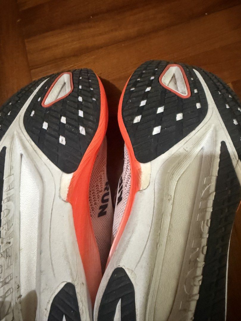 Decathlon Kipstorm 跑步鞋 （分類：波鞋）位於 Hong Kong。 由 mmmmm.n 提交（商品編號 1462835606，圖片 3）。簡介： 有迪卡儂電子單，今年二月買，但係因為尺寸唔啱，所以放售。