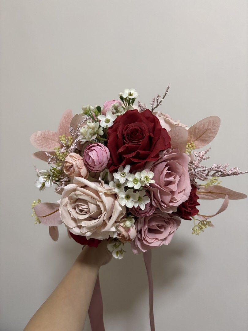 婚禮花球 出門花球 （分類：文具及工藝 - 花）位於 Hong Kong。 由 ky112233 提交（商品編號 1462805680，圖片 3）。簡介： 出門花球 冇掉過 淨係用過一陣 黃大仙或馬鞍山交收，其他互夾。