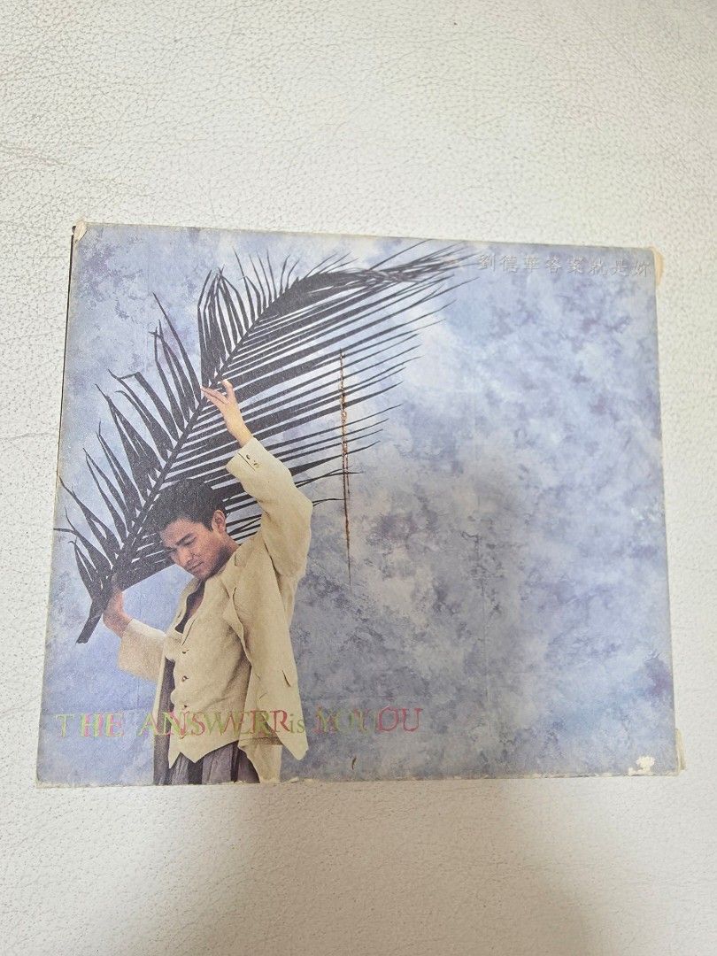 劉德華 唱片合集 （分類：音樂與媒體 - CD 及 DVD）位於 Hong Kong。 由 clevercloud.98993d 提交（商品編號 1462850977，圖片 3）。簡介： 劉德華嘅舊唱片，封面設計好有心思，有啲係黑白相，有啲係彩色。CD盒有啲歲月痕跡，但係入面嘅碟應該都係正常嘅。懷舊嘅朋友可以留意下。。