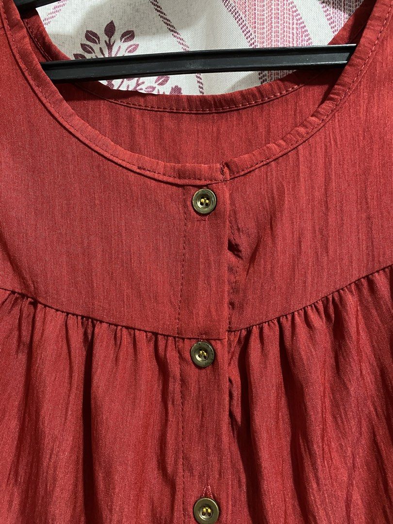 ❤️ Red Sleeveless Top with Buttons (Category: Sleeveless) located in Tanza. Submitted by vhies_closet24 (Listing ID 1462722634, Image 2). Description: Pre-loved, still in good condition ✨ Easy to pair with jeans, shorts, or skirt..