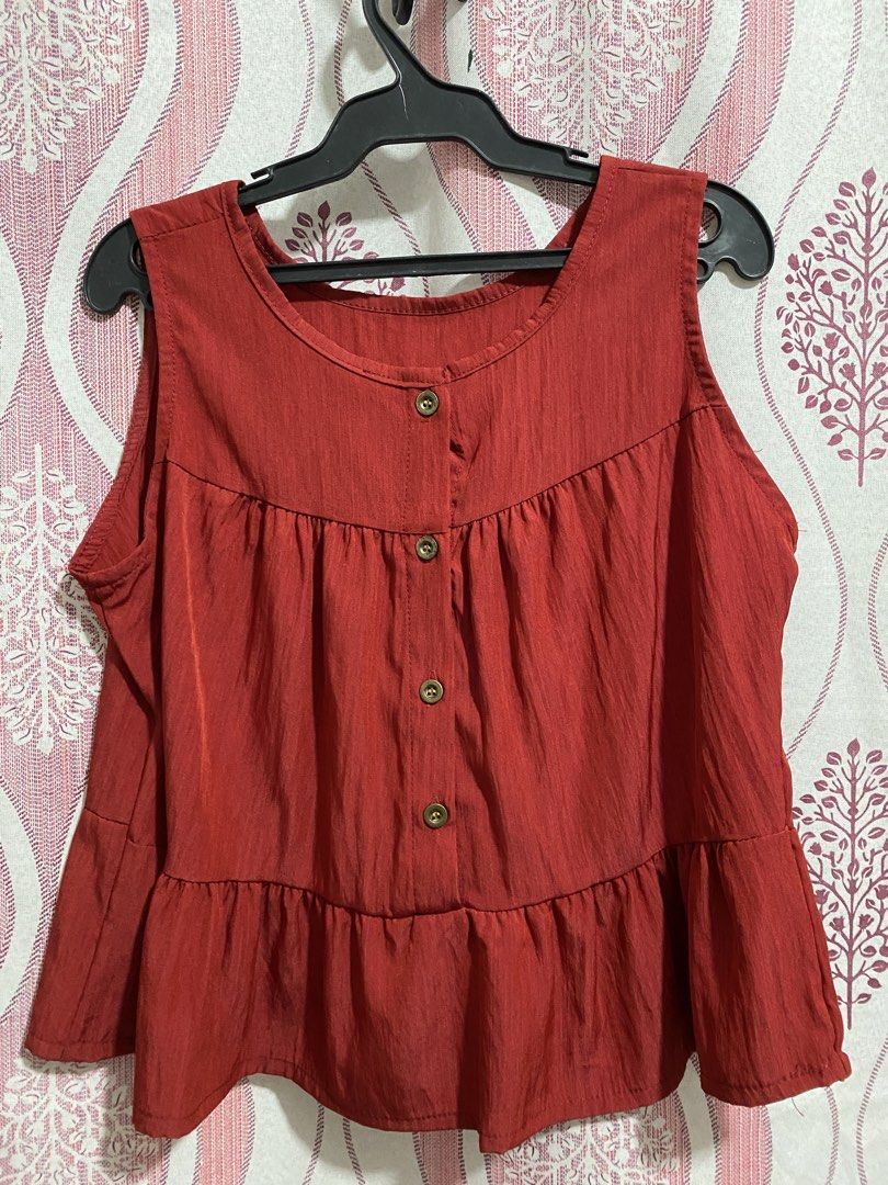 ❤️ Red Sleeveless Top with Buttons (Category: Sleeveless) located in Tanza. Submitted by vhies_closet24 (Listing ID 1462722634, Image 1). Description: Pre-loved, still in good condition ✨ Easy to pair with jeans, shorts, or skirt..
