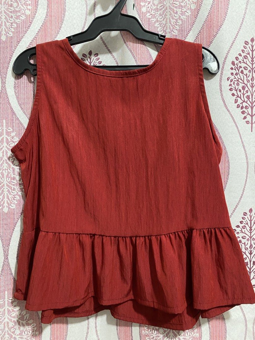❤️ Red Sleeveless Top with Buttons (Category: Sleeveless) located in Tanza. Submitted by vhies_closet24 (Listing ID 1462722634, Image 3). Description: Pre-loved, still in good condition ✨ Easy to pair with jeans, shorts, or skirt..