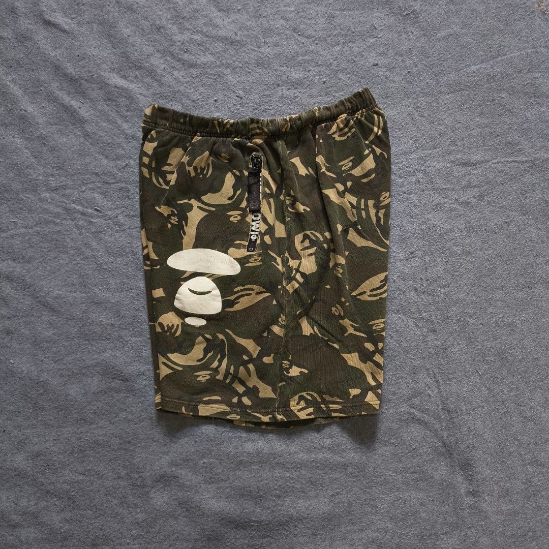 Aape Camouflage Sweat Short (Category: Activewear) located in Manila. Submitted by shykes_26 (Listing ID 1462715642, Image 1). Description: Dimensions: Waist: 30-38 Length: 18 Hem: 13.5 Issues: None.