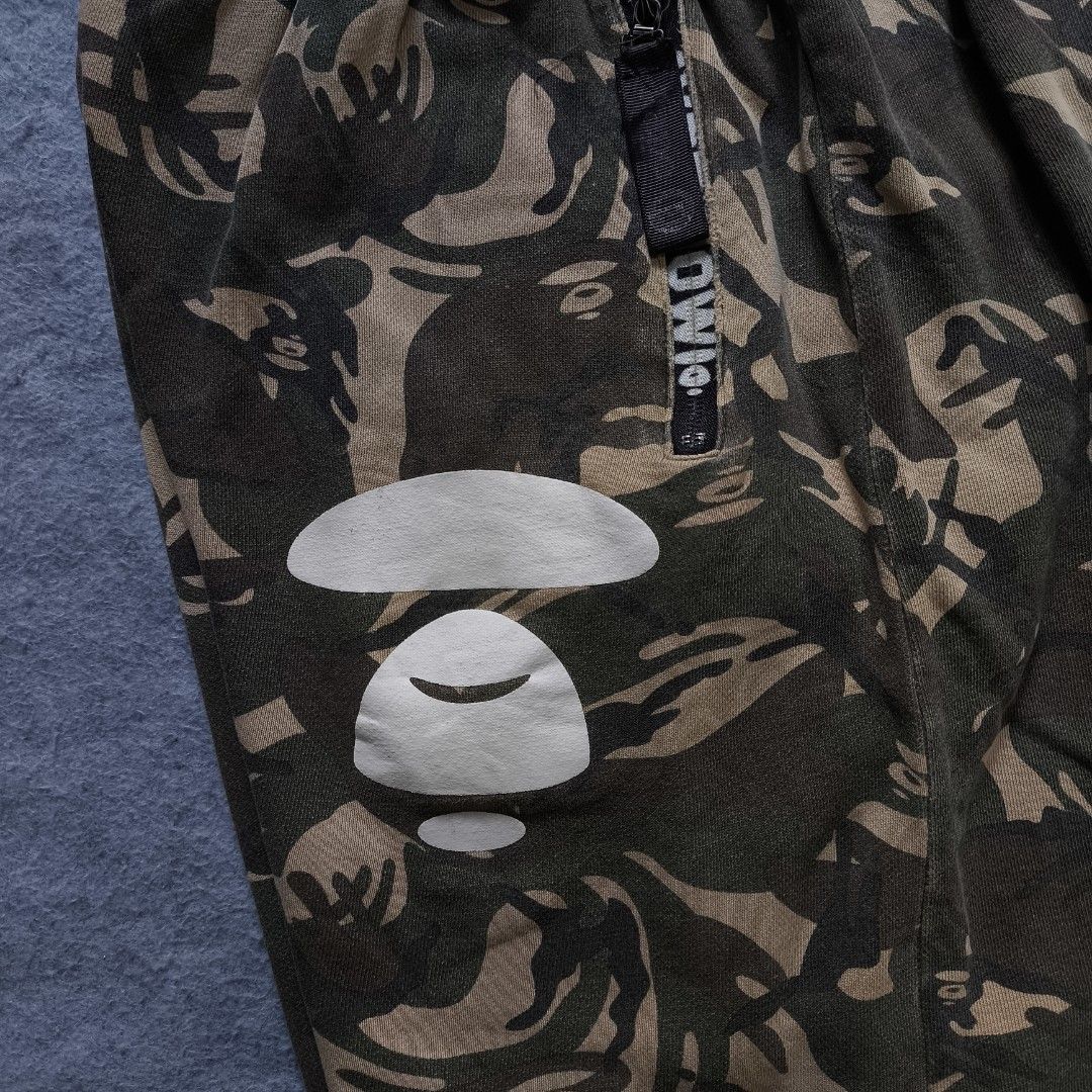 Aape Camouflage Sweat Short (Category: Activewear) located in Manila. Submitted by shykes_26 (Listing ID 1462715642, Image 3). Description: Dimensions: Waist: 30-38 Length: 18 Hem: 13.5 Issues: None.