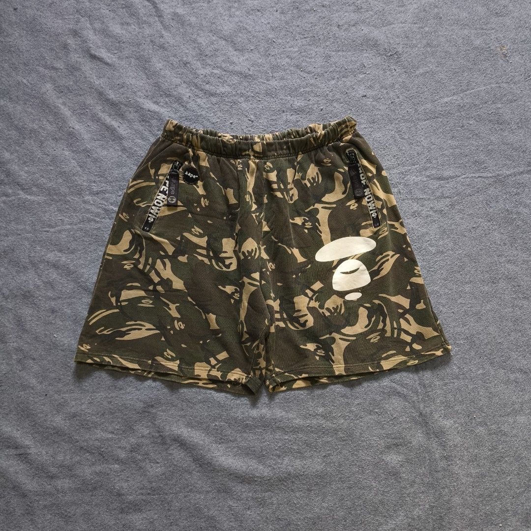 Aape Camouflage Sweat Short (Category: Activewear) located in Manila. Submitted by shykes_26 (Listing ID 1462715642, Image 2). Description: Dimensions: Waist: 30-38 Length: 18 Hem: 13.5 Issues: None.