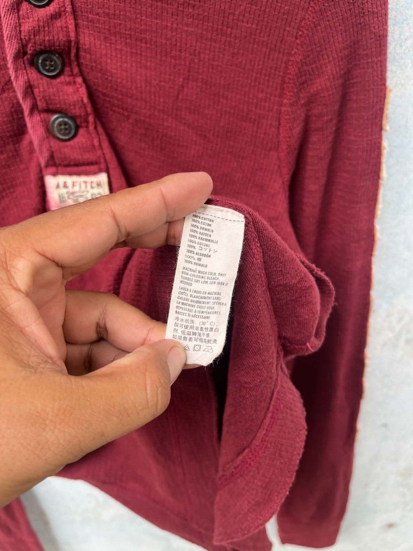 abercrombie (Category: Sleep and Loungewear) located in Siay. Submitted by Jaaziahthriftdumaguete (Listing ID 1462799428, Image 3). Description: Wts ❗ abercrombie knit longsleeve 17.5 width 26.5 length 9.5/10 color rate Excellent condition Mine : 400 Free shipping fee Location Zamboanga Sibugay Mindanao.