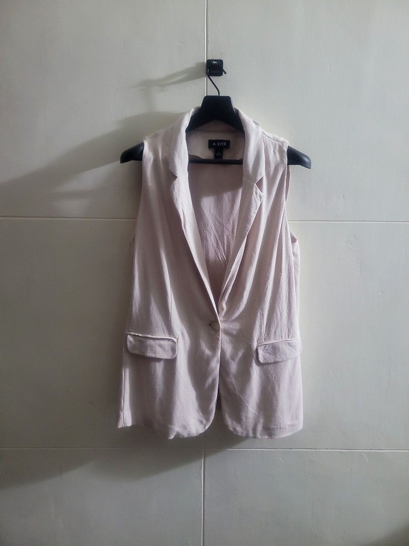 a.byer US Top (Category: Others Tops) located in Los Banos. Submitted by lopecruz (Listing ID 1462799843, Image 2). Description: 21"armpit laid flat 23"length like new no flaws Large.
