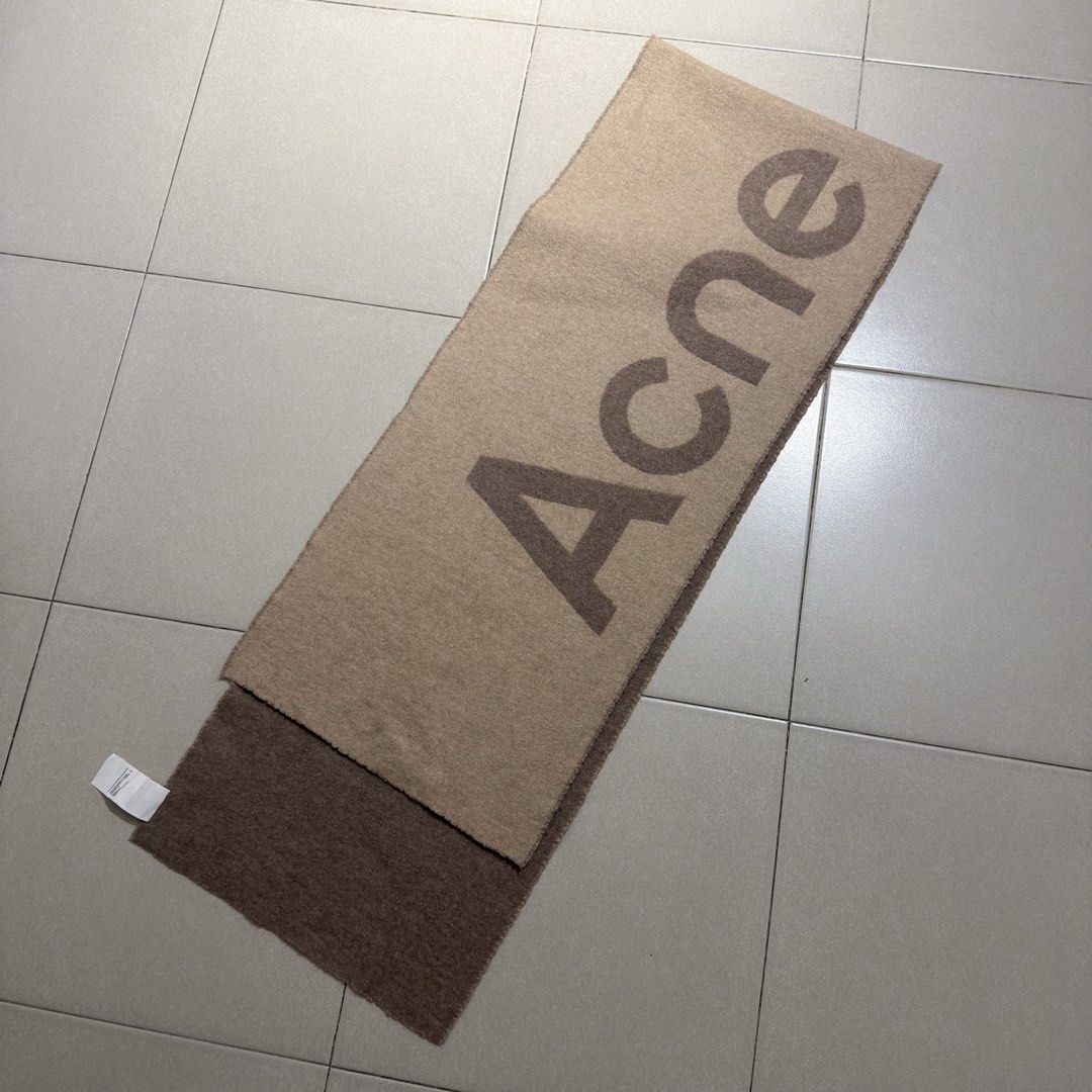 Acne studios jacquard scarf (Category: Scarves) located in Quezon City. Submitted by toomuchpain (Listing ID 1462831346, Image 3). Description: Good as new No issue.