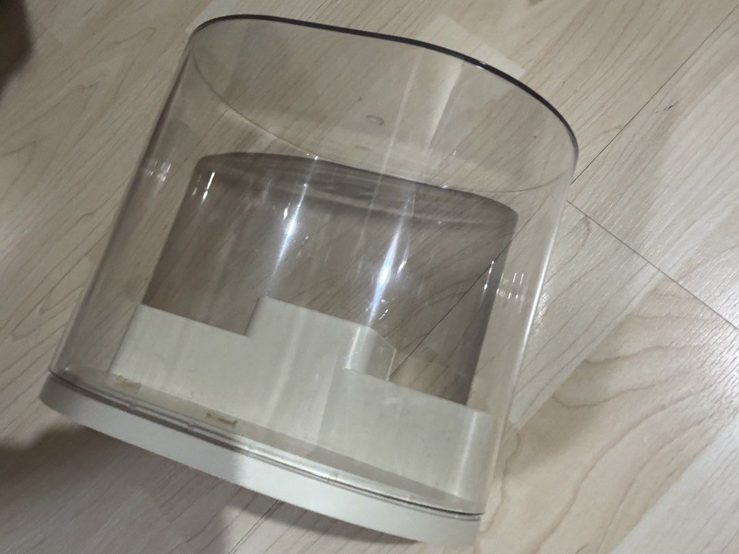 Acryclic Case (Category: Storage Boxes & Baskets) located in Mandaluyong City. Submitted by jiinnxx (Listing ID 1462826824, Image 1). Description: .