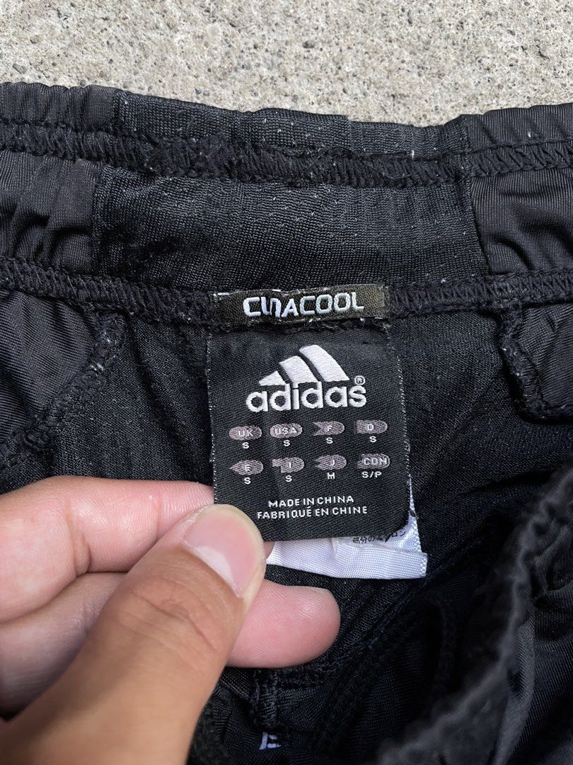 Adidas ClimaCool Black Running Shorts Size S (Category: Activewear) located in Siniloan. Submitted by rethr1ft (Listing ID 1462819201, Image 3). Description: - Adidas running shorts in classic black - Size S - ClimaCool technology keeps you cool and dry - Comfortable elastic waistband with adjustable drawstring - Convenient side pockets for essentials - Ideal for running, gym workouts, or casual wear.