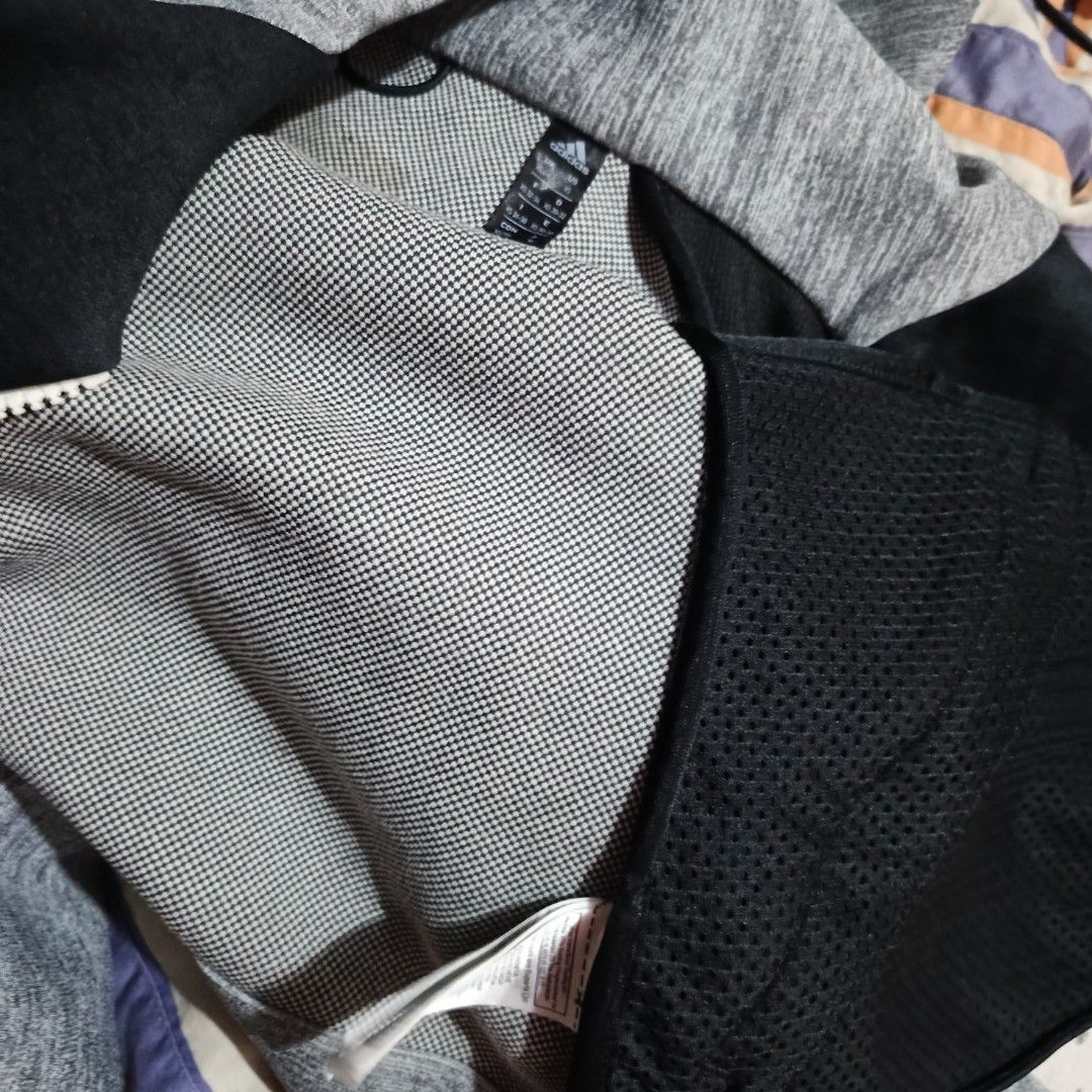 ADIDAS JOGGER JACKET SMALL(18*24) (Category: Activewear) located in Quezon City. Submitted by ahyaladyblue (Listing ID 1462773625, Image 3). Description: .