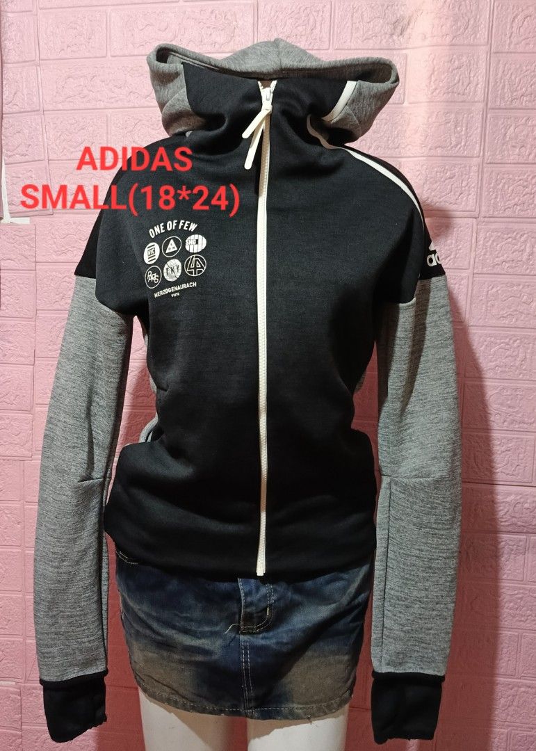 ADIDAS JOGGER JACKET SMALL(18*24) (Category: Activewear) located in Quezon City. Submitted by ahyaladyblue (Listing ID 1462773625, Image 1). Description: .