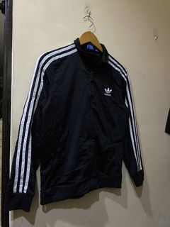 (Category: ) located in . Submitted by yazherizthrifting (Listing ID 1462816002, Image 1). Description: .