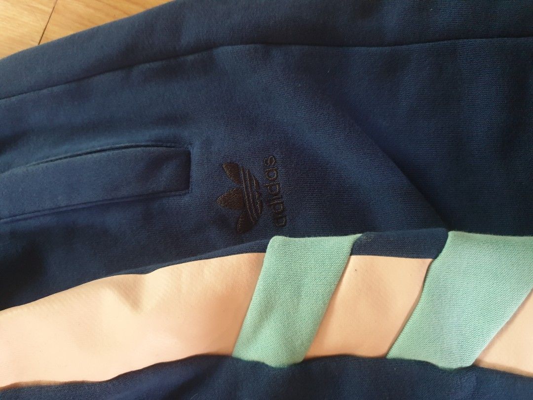 Adidas shorts size XL (Category: Shorts) located in Makati City. Submitted by nvdluxurygoods (Listing ID 1462803571, Image 2). Description: authentic, legit, maganda..