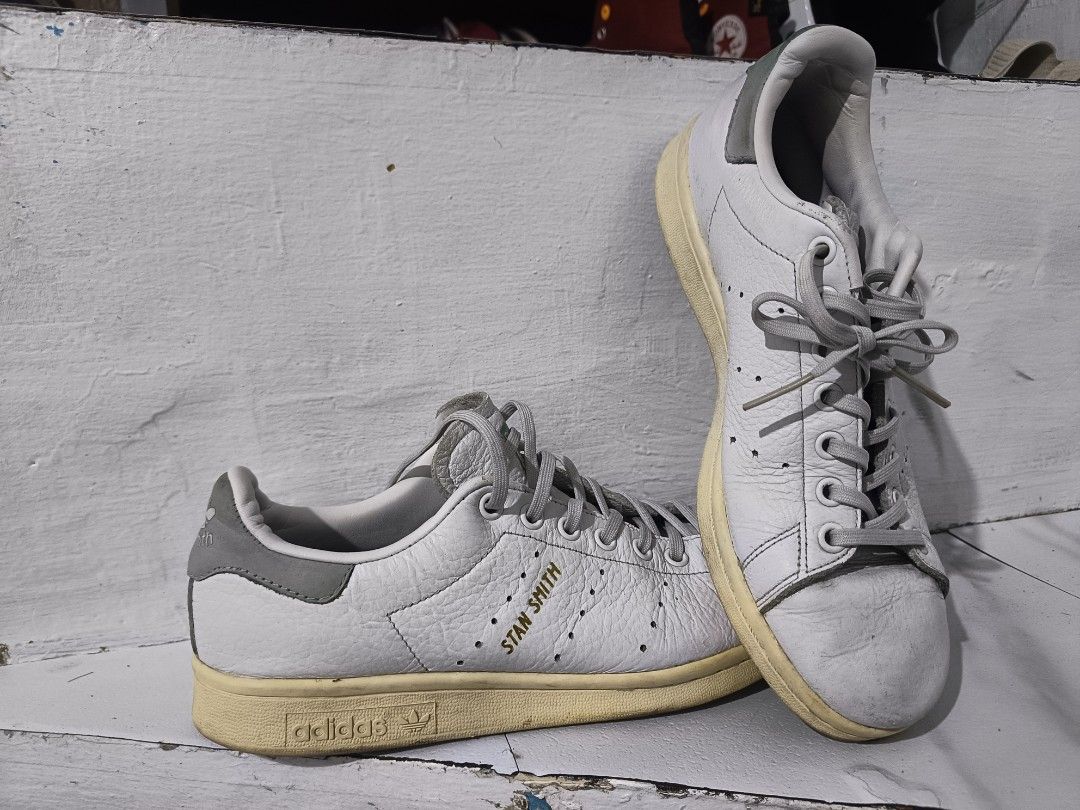 Adidas Stan Smith White Leather Sneakers (Category: Sneakers) located in Quezon City. Submitted by trueearth_074f97 (Listing ID 1462822874, Image 3). Description: - Classic Adidas Stan Smith sneakers - White leather with grey accents - Soles show slight yellowing due to age - Grey laces included - Perfect for everyday casual wear - Plenty of wear left.