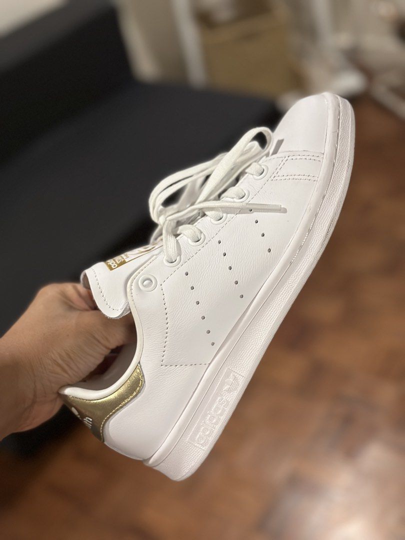 ADIDAS STAN SMITH (WOMEN’S) (Category: Sneakers) located in Paranaque City. Submitted by losangeles10 (Listing ID 1462840814, Image 3). Description: - Classic Adidas Stan Smith sneakers - White leather with gold accents (heel tab & tongue) - Iconic perforated 3-Stripes design - Lace-up closure - Ideal for everyday wear - A stylish staple for any wardrobe.