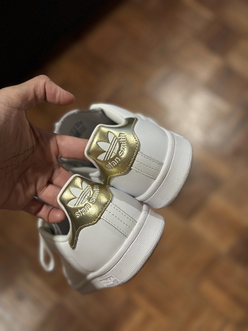 ADIDAS STAN SMITH (WOMEN’S) (Category: Sneakers) located in Paranaque City. Submitted by losangeles10 (Listing ID 1462840814, Image 1). Description: - Classic Adidas Stan Smith sneakers - White leather with gold accents (heel tab & tongue) - Iconic perforated 3-Stripes design - Lace-up closure - Ideal for everyday wear - A stylish staple for any wardrobe.