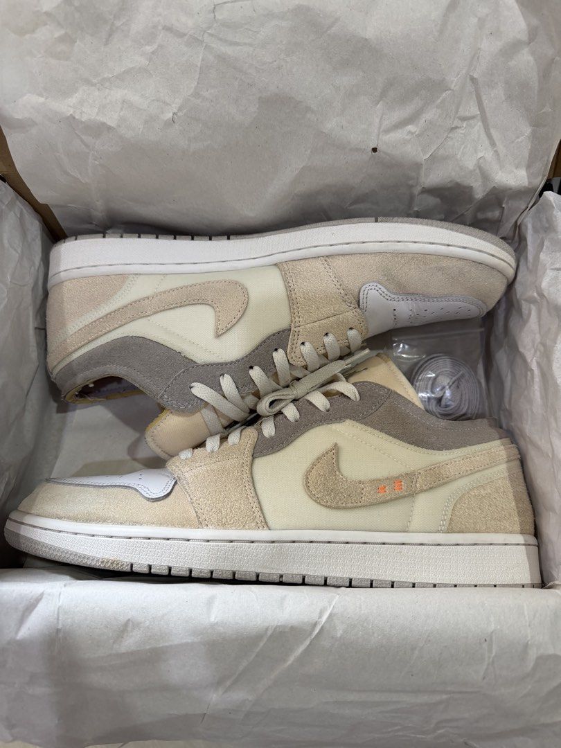 Air Jordan 1 Low SE Craft (Category: Sneakers) located in Carmona. Submitted by leilahoops (Listing ID 1462684368, Image 3). Description: - Air Jordan 1 Low SE Craft - Colorway: Sail - Size: 12 - Includes original box - Comes with extra laces - Needs cleaning .