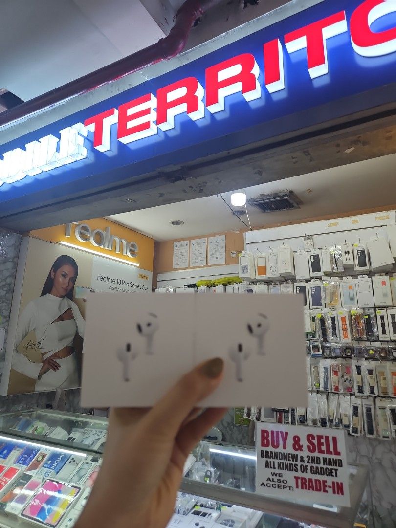 Airpods 5 Wireless Brandnew (Category: Earphones) located in San Juan City. Submitted by rjean02 (Listing ID 1462742211, Image 1). Description: airpods 5 Brandnew wireless charging case original Brandnew Loc Theatermall Greenhills.