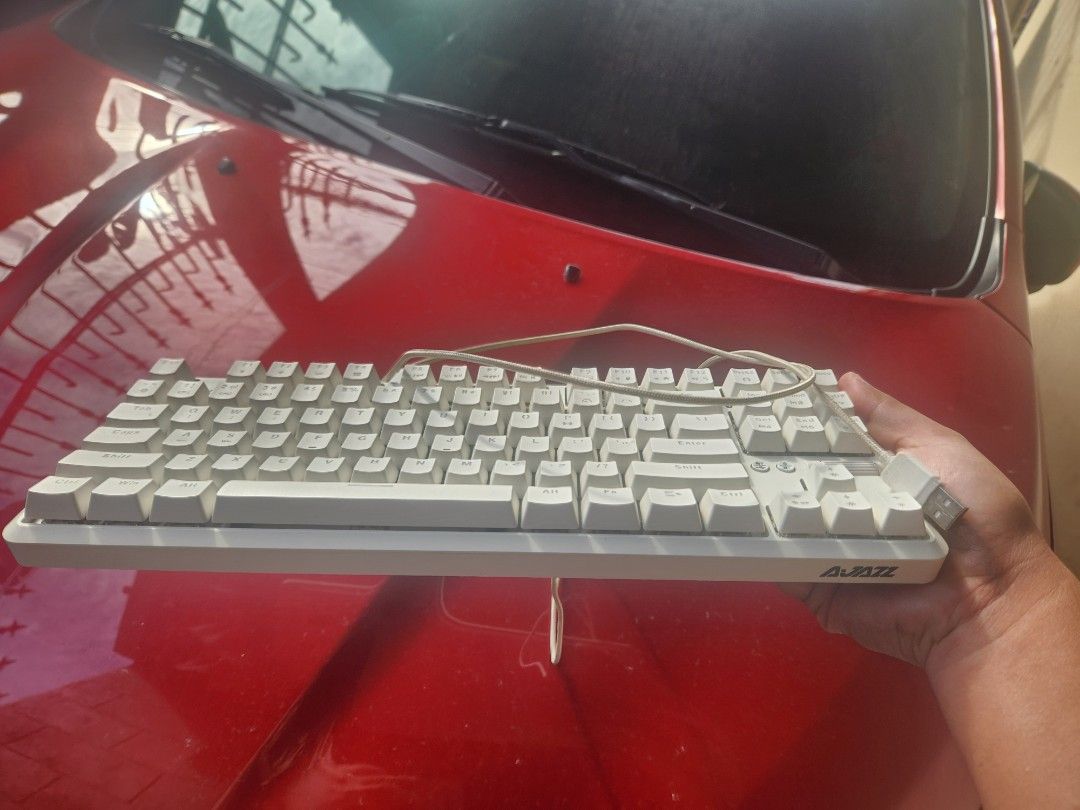 Ajazz x Nacodex KB701 Mechanical Keyboard White (Category: Computer Keyboard) located in Manila. Submitted by aionsev.16 (Listing ID 1462686547, Image 3). Description: - White Mechanical Keyboard (Model KB701) - Compact Layout - USB Wired Connection - Ideal for Gaming and Typing - Excellent Working Condition - Selling due to an Upgrade issue nawawala po yung isang pa yung para sa height adjust aside doon wala na.