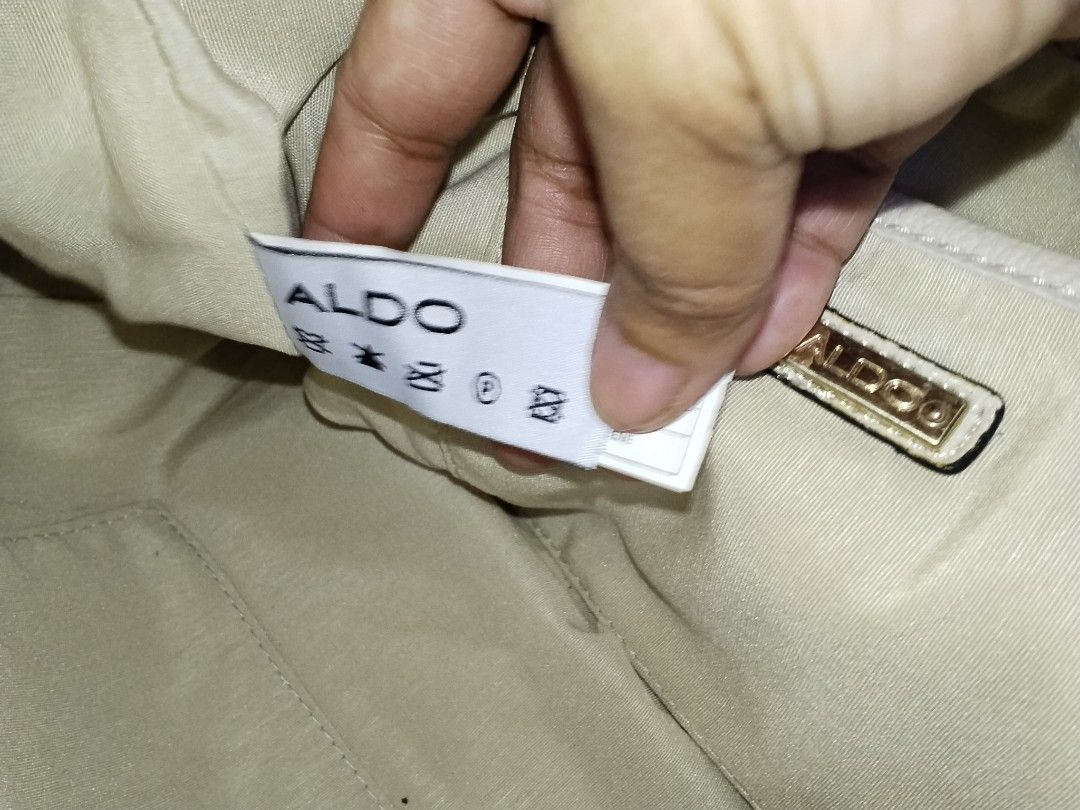 ALDO shoulder bag (Category: Luxury Bags & Wallets) located in Cavite. Submitted by bagssection04 (Listing ID 1462692160, Image 3). Description: Aldo shoulder bag canvas and leather combinations large size.
