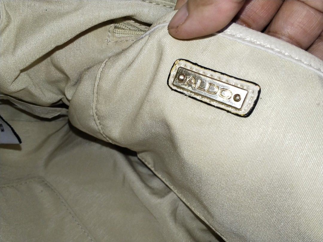 ALDO shoulder bag (Category: Luxury Bags & Wallets) located in Cavite. Submitted by bagssection04 (Listing ID 1462692160, Image 2). Description: Aldo shoulder bag canvas and leather combinations large size.