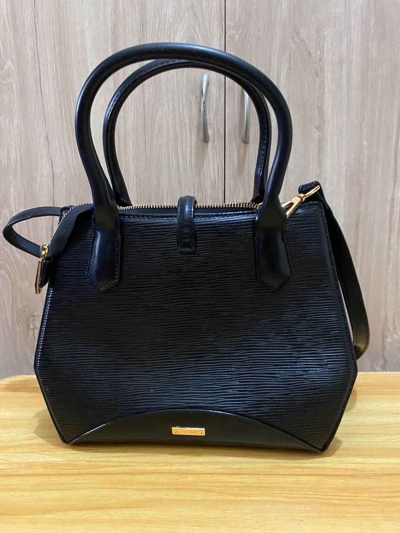 Aldo Top Handle Bag (Category: Cross-body Bags) located in San Juan City. Submitted by richelle.cruz1 (Listing ID 1462822704, Image 2). Description: Aldo Top handle bag original pre- loved once lang nagamit can be sling bag or hand bag 1k na lang.