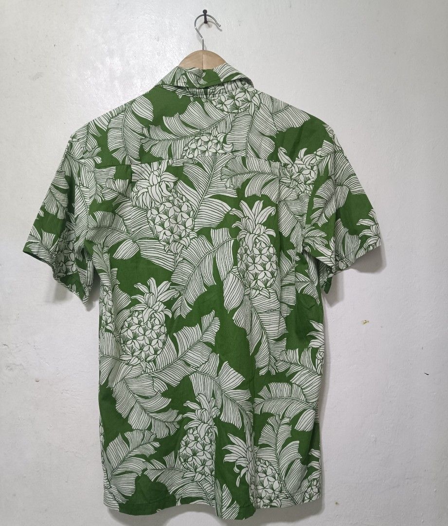 Aloha republic Hawaiian shirt (Category: Activewear) located in Muntinlupa City. Submitted by kamiseta01 (Listing ID 1462835639, Image 2). Description: authentic aloha republic Hawaiian shirt made in Hawaii USA small brand new condition vintage wooden buttons.