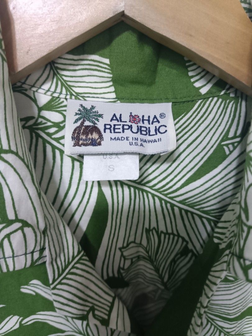 Aloha republic Hawaiian shirt (Category: Activewear) located in Muntinlupa City. Submitted by kamiseta01 (Listing ID 1462835639, Image 3). Description: authentic aloha republic Hawaiian shirt made in Hawaii USA small brand new condition vintage wooden buttons.