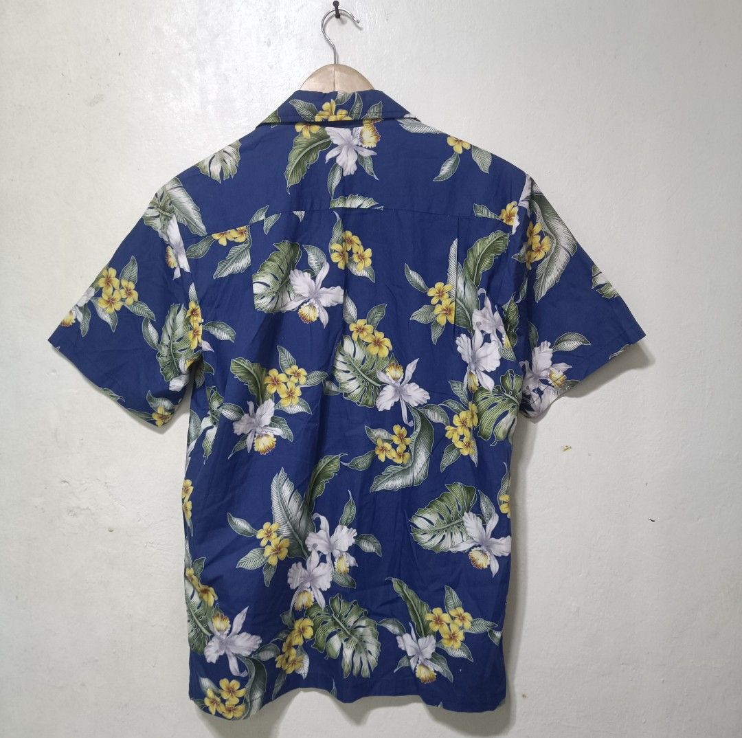 Aloha republic Hawaiian shirt (Category: Activewear) located in Muntinlupa City. Submitted by kamiseta01 (Listing ID 1462835834, Image 2). Description: authentic aloha republic Hawaiian shirt made in Hawaii USA small vintage wooden buttons brand new condition.