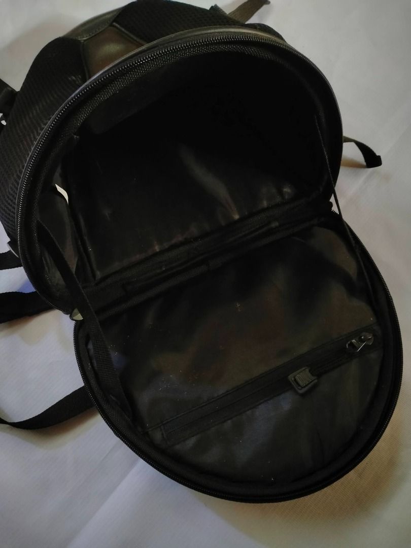 Alpinestars Logo Waterproof Motorcycle Tail Bag (Category: Backpacks) located in Davao. Submitted by cmbs141022 (Listing ID 1462723783, Image 3). Description: Alpinestars Logo Waterproof Motorcycle Tail Bag Excellent conditon no major flaws DM to purchase!.