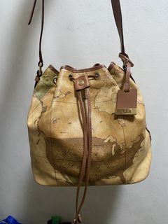 (Category: ) located in . Submitted by menggaypreloved (Listing ID 1462815174, Image 1). Description: .