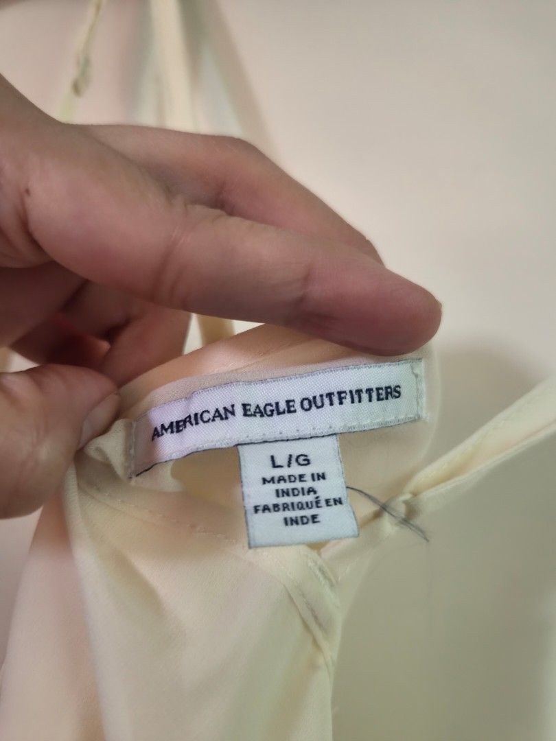 American Eagle - White Sleeveless (Large) (Category: Sleeveless) located in Las Pinas. Submitted by ajbash (Listing ID 1462826777, Image 2). Description: adjustable sleeve strings.