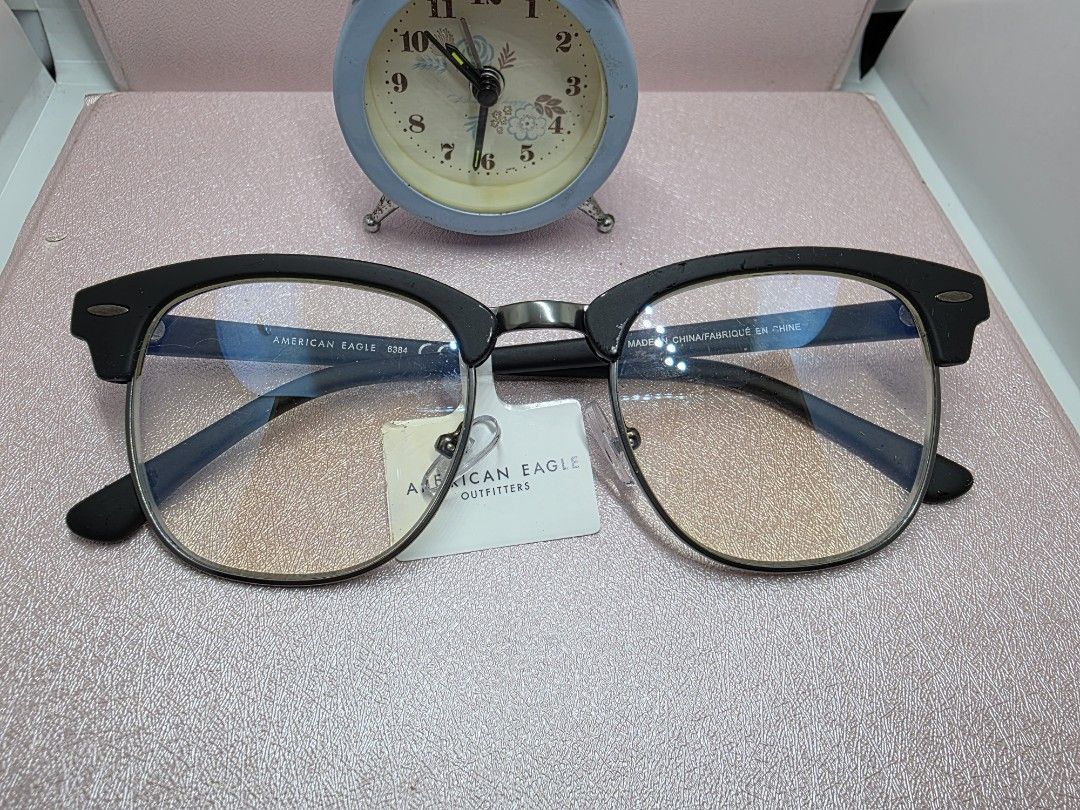 AmericanEagle eyewear (Category: Sunglasses & Eyewear) located in La Trinidad. Submitted by zasha28 (Listing ID 1462850994, Image 3). Description: Original Bnew but check each pics rubber plastic frame cya kaso no case sa box kaya mejo na peel off un pagka rubber plastic nya..