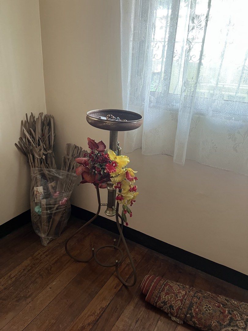 Antique bronze stand (Category: Vases & Decorative Bowls) located in Quezon City. Submitted by rmpineda (Listing ID 1462719506, Image 1). Description: .