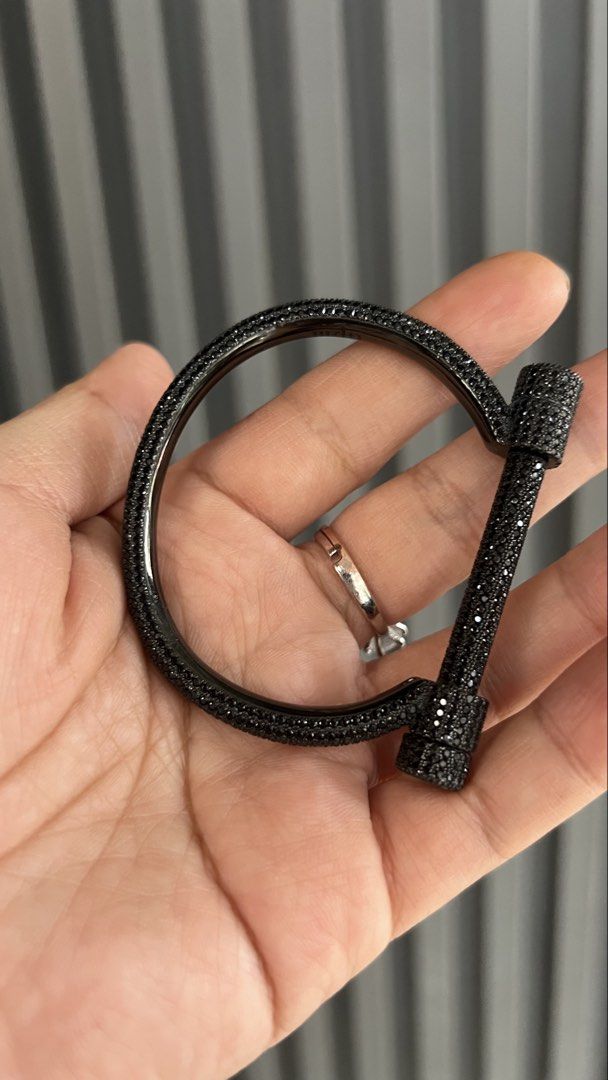 APM MONACO 925 WOMEN’S BANGLE (Category: Bracelets) located in Baguio. Submitted by vercale (Listing ID 1462741939, Image 3). Description: APM 925 BANGLE LIKE NEW CONDITION NO FLAWS FROM PERSONAL BOX.