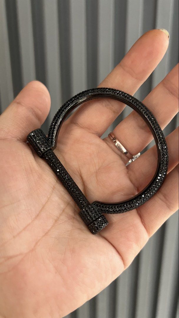 APM MONACO 925 WOMEN’S BANGLE (Category: Bracelets) located in Baguio. Submitted by vercale (Listing ID 1462741939, Image 2). Description: APM 925 BANGLE LIKE NEW CONDITION NO FLAWS FROM PERSONAL BOX.